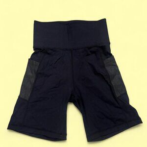 Black mesh pocket shorts - sporty and stylish #fitness